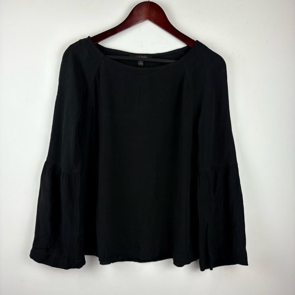 Banana Republic Women’s Black Bell Sleeve Blouse Chic Classy Holiday Party XS - Picture 2 of 8
